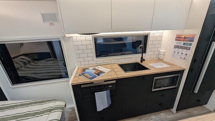 2025 Traveller Track 20' Bunk Save $7,299 Was $85,990