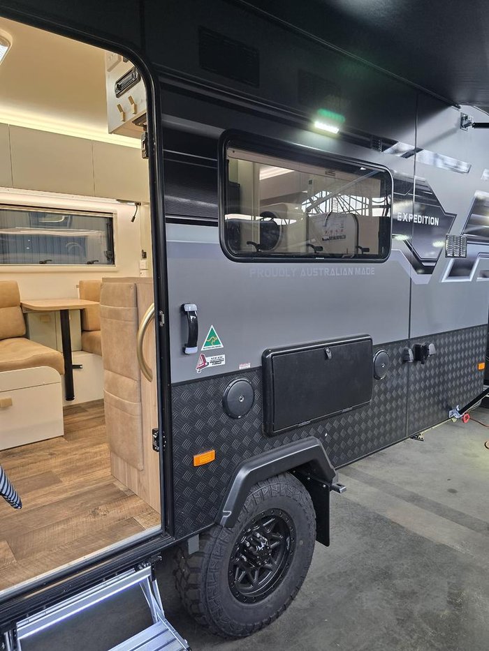 2026 New Age Caravans 15' New Age Manta Ray Expedition