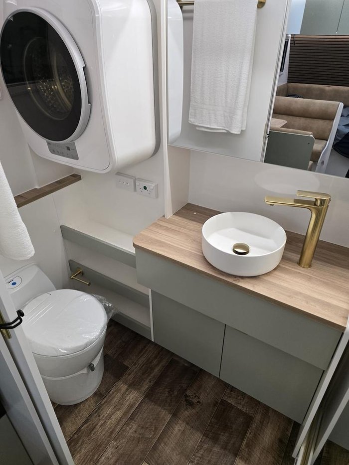 2025 New Age Caravans 15' New Age Manta Ray Expedition Save $9,258 Was $92,584