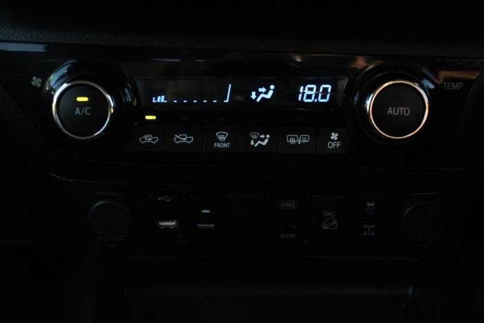 2021 Toyota Hilux SR5