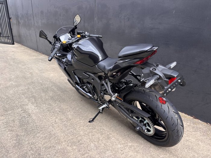 2025 Kawasaki NINJA 400 ZX-4R BLACK