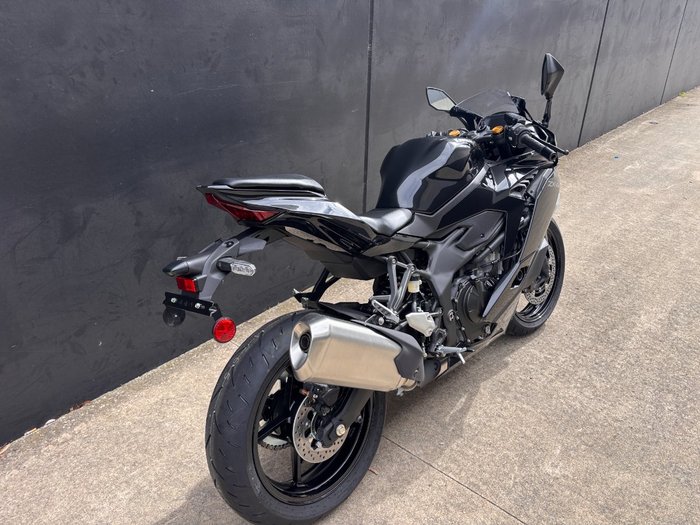 2025 Kawasaki NINJA 400 ZX-4R BLACK