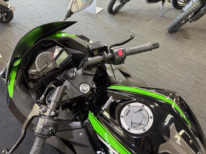 2016 Kawasaki Ninja 300 ABS (EX300B) Ninja Black