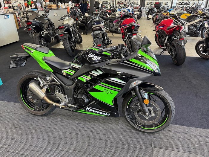 2016 Kawasaki Ninja 300 ABS (EX300B) Ninja Black