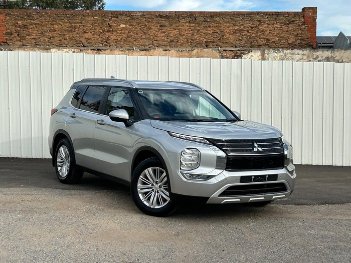 2022 Mitsubishi Outlander LS