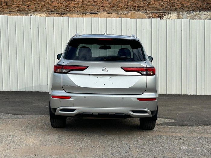 2022 Mitsubishi Outlander LS
