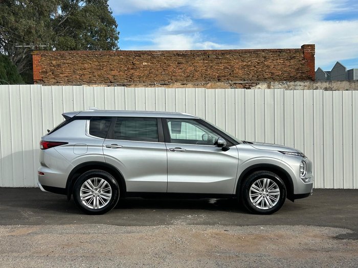 2022 Mitsubishi Outlander LS