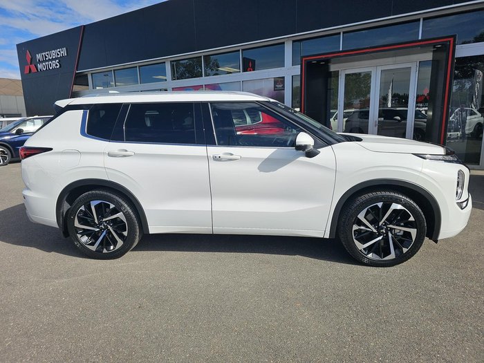 2024 Mitsubishi Outlander Exceed