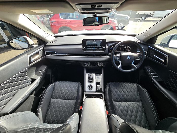 2024 Mitsubishi Outlander Exceed