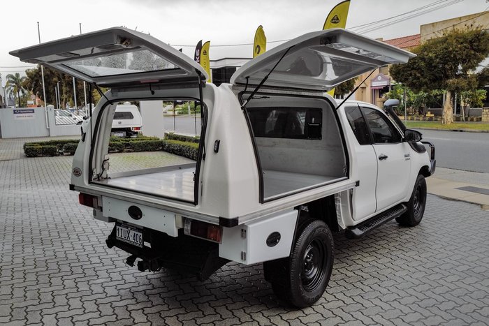 2020 Toyota Hilux SR