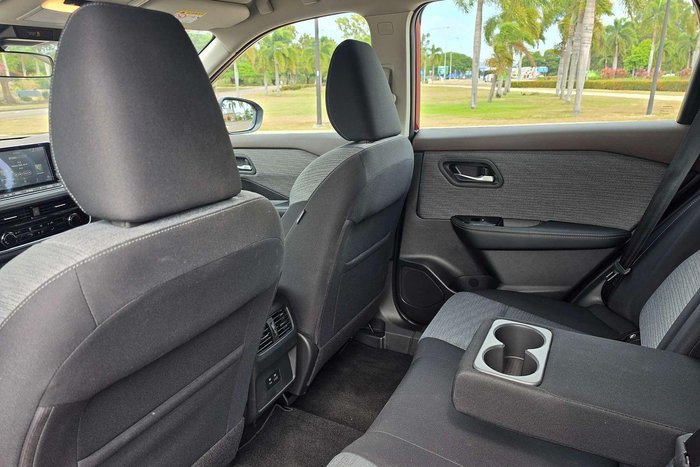 2025 Nissan X-TRAIL ST