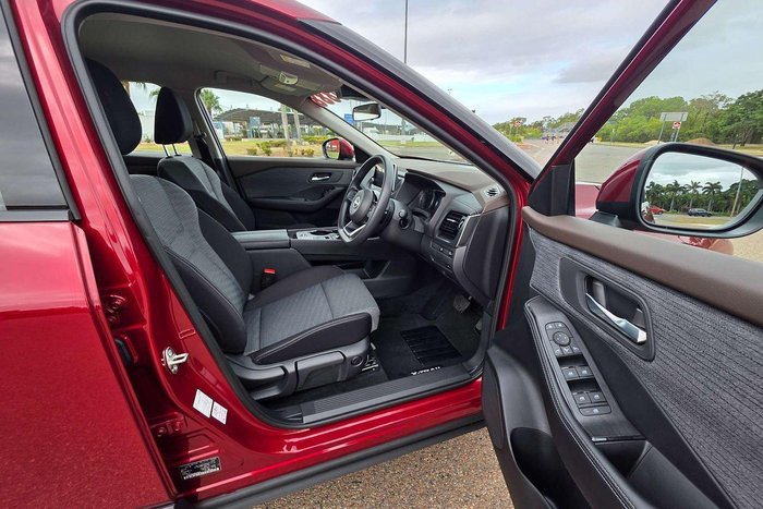 2025 Nissan X-TRAIL ST