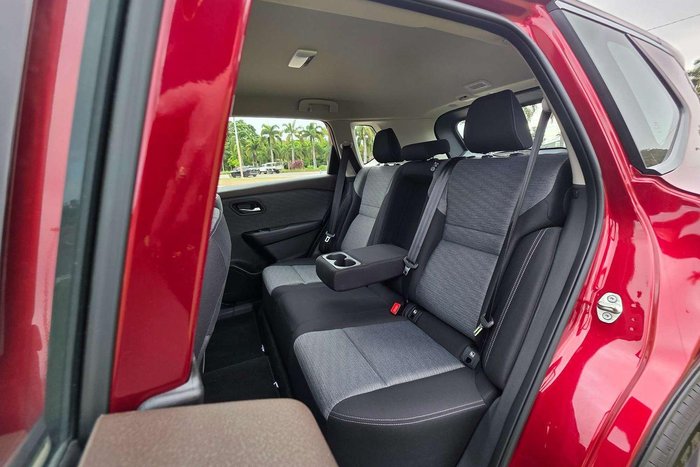 2025 Nissan X-TRAIL ST