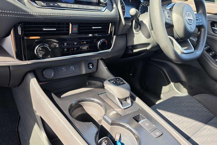 2025 Nissan X-TRAIL ST