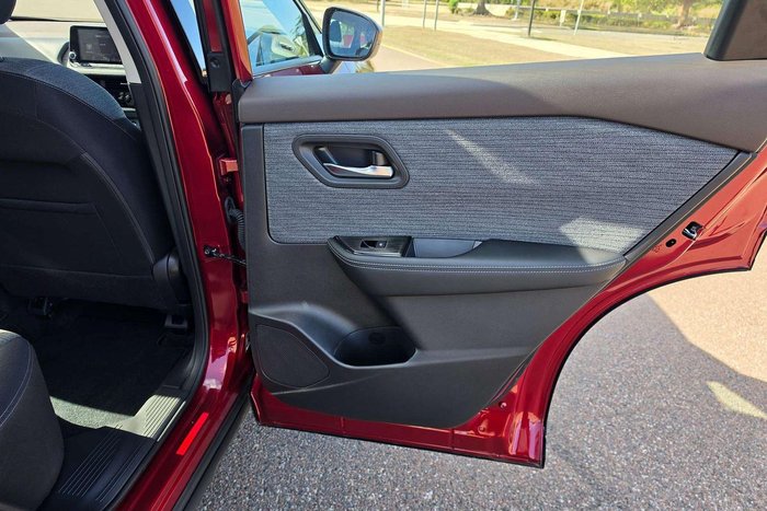 2025 Nissan X-TRAIL ST