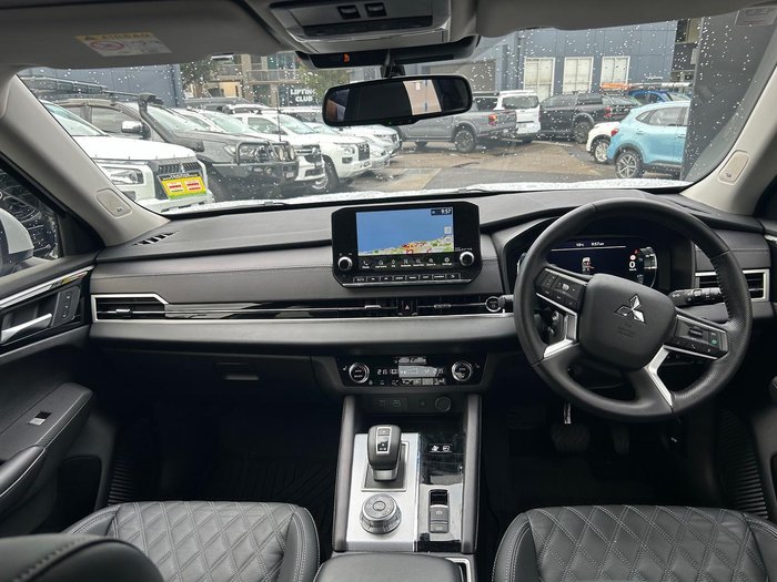 2025 Mitsubishi Outlander PHEV Exceed Tourer