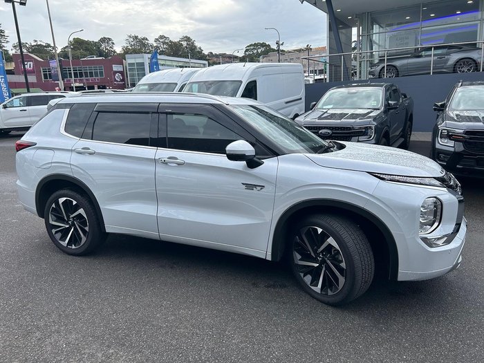 2025 Mitsubishi Outlander PHEV Exceed Tourer