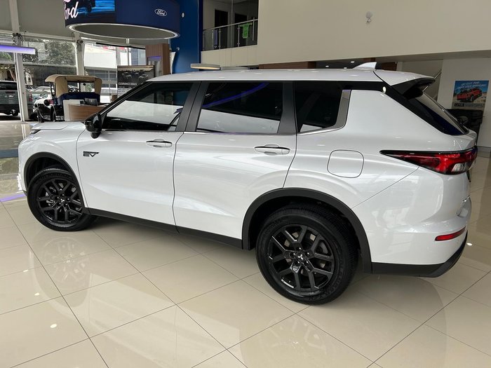 2025 Mitsubishi Outlander PHEV ES