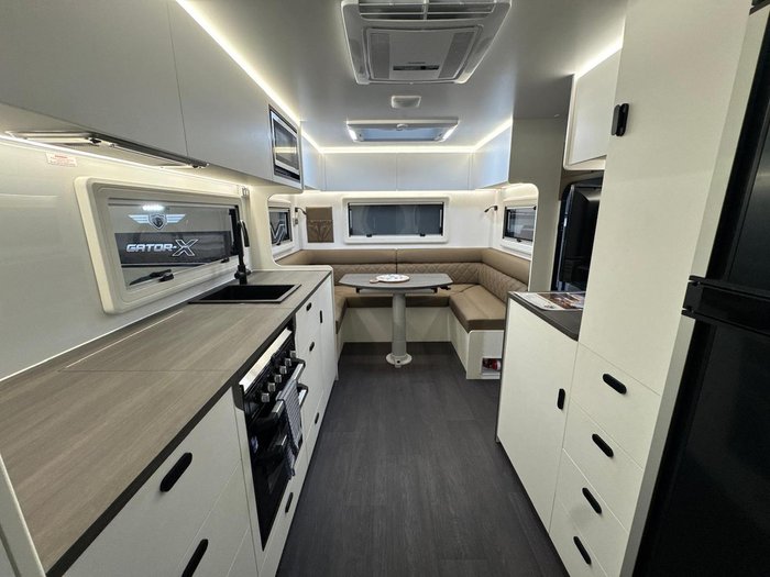2026 JB Caravans 23'6 Dirt Roader Xtreme Rear Club Save $13,690 Was $136,900
