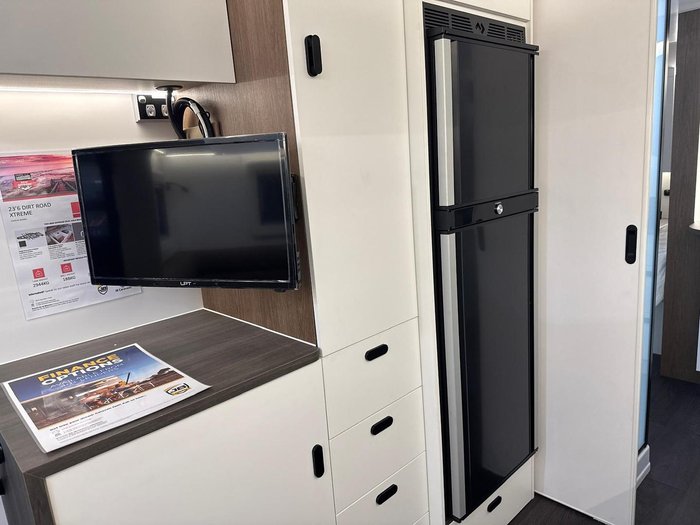 2026 JB Caravans 23'6 Dirt Roader Xtreme Rear Club Save $13,690 Was $136,900