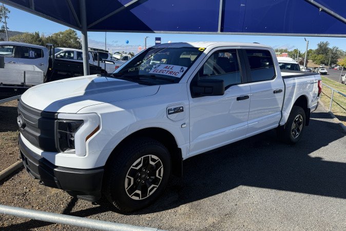 2024 FORD F150 LIGHTNING PRO STD