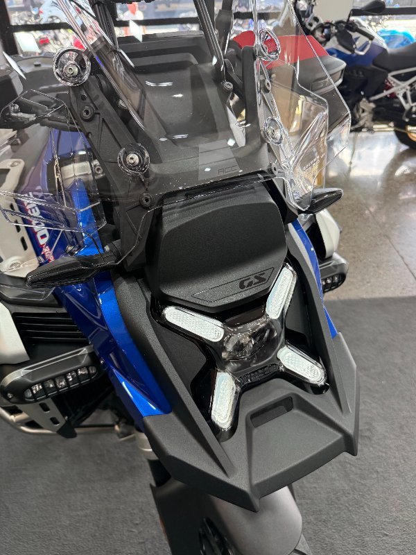2026 BMW Motorrad R 1300 GS ADVENTURE TROPHY Racing Blue Metallic. (17-08)
