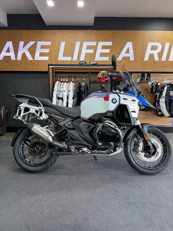 2026 BMW Motorrad R 1300 GS ADVENTURE TROPHY Racing Blue Metallic. (17-08)