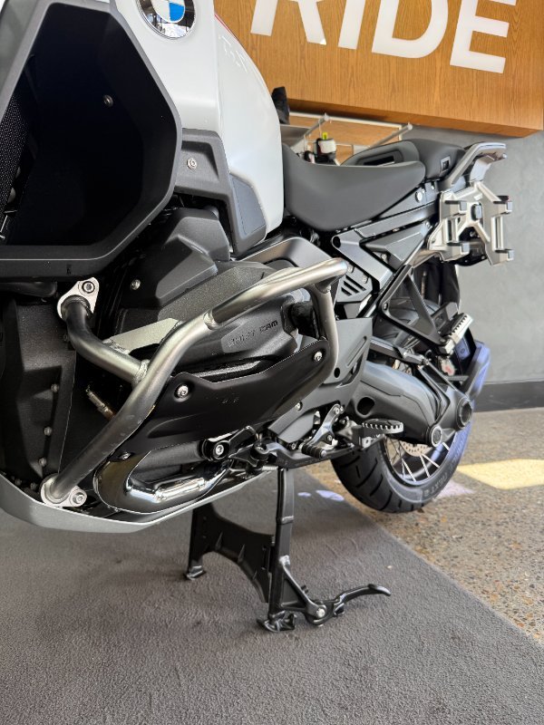 2026 BMW Motorrad R 1300 GS ADVENTURE TROPHY Racing Blue Metallic. (17-08)