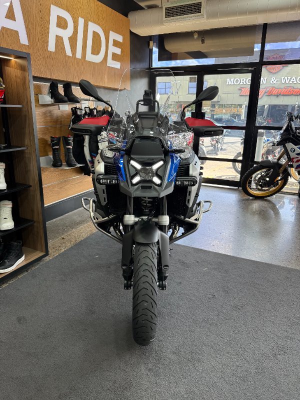 2026 BMW Motorrad R 1300 GS ADVENTURE TROPHY Racing Blue Metallic. (17-08)