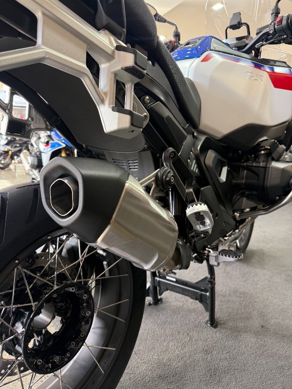 2026 BMW Motorrad R 1300 GS ADVENTURE TROPHY Racing Blue Metallic. (17-08)