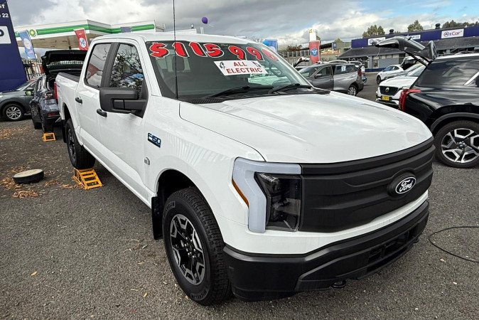 2024 FORD F150 LIGHTNING PRO STD