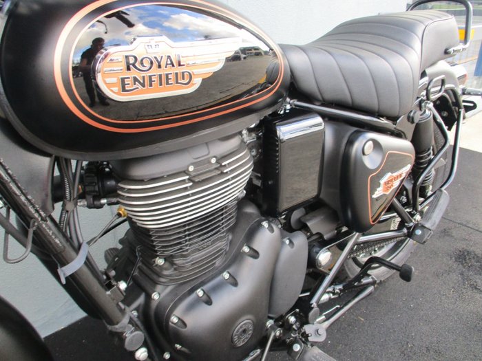 2025 ROYAL ENFIELD (SEE ALSO ENFIEL BULLET 350 BLACK/GOLD