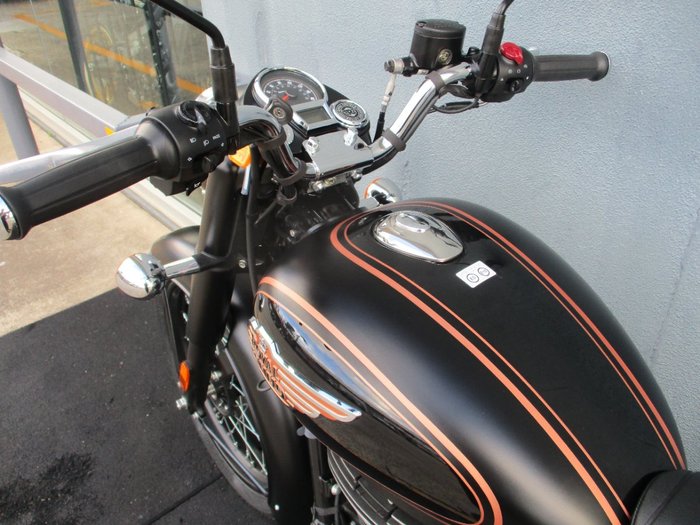 2025 ROYAL ENFIELD (SEE ALSO ENFIEL BULLET 350 BLACK/GOLD