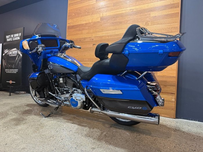 2026 HARLEY-DAVIDSON FLHXSE CVO STREET GLIDE (121)
