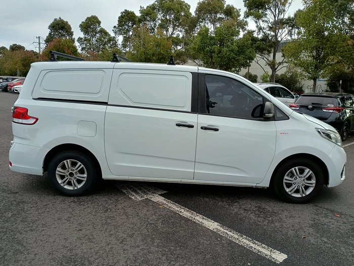 2022 LDV G10 +