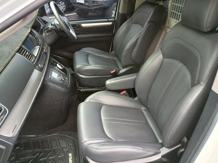 2022 LDV G10 +