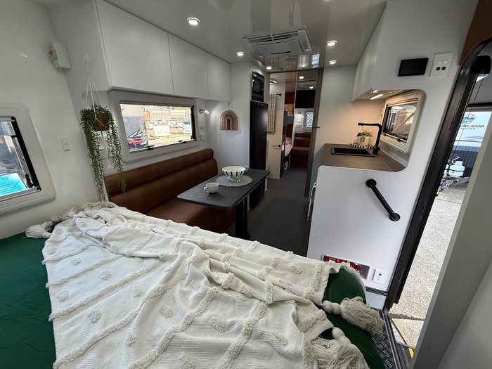 2026 Urban Caravans Track