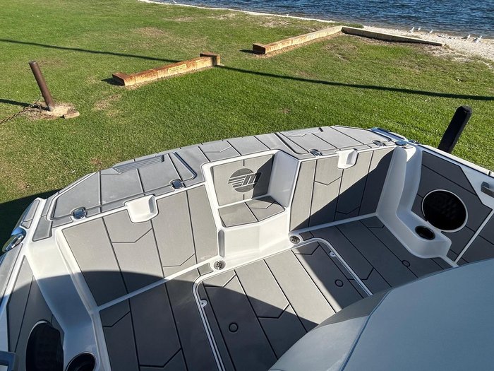 2025 Malibu Response TXi Open Bow