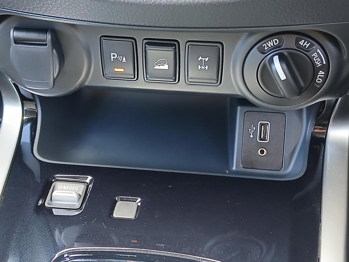 2025 Nissan Navara ST-X