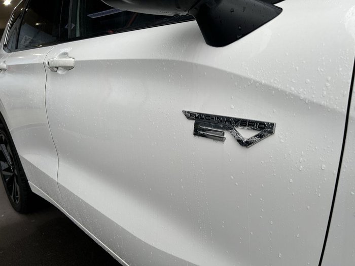 2025 Mitsubishi Outlander PHEV Exceed