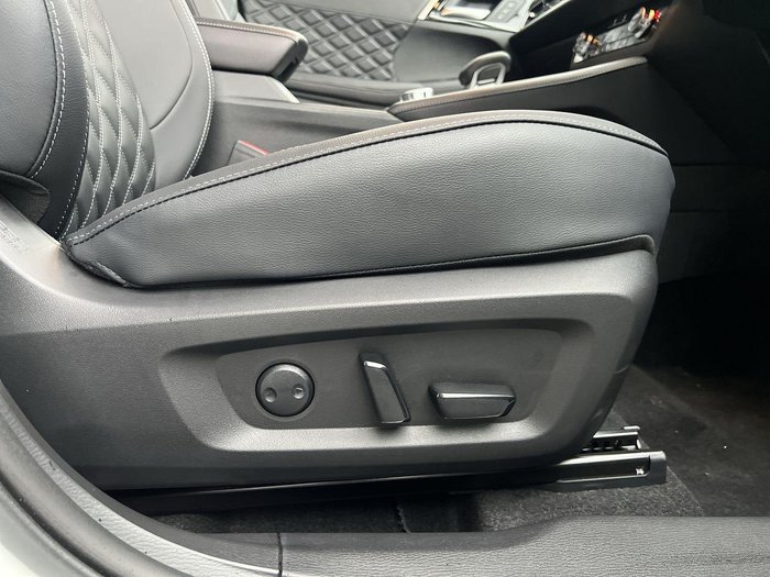 2025 Mitsubishi Outlander PHEV Exceed