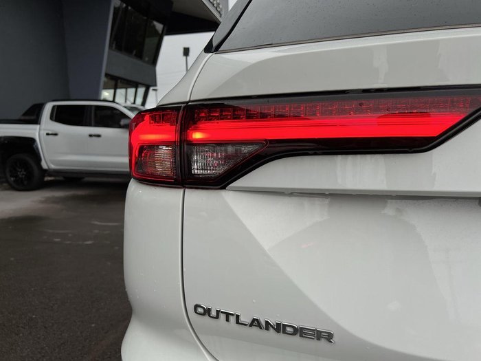 2025 Mitsubishi Outlander PHEV Exceed