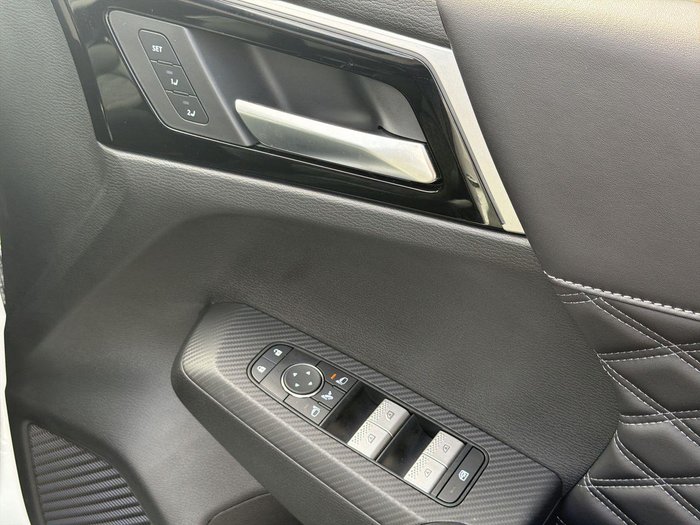 2025 Mitsubishi Outlander PHEV Exceed