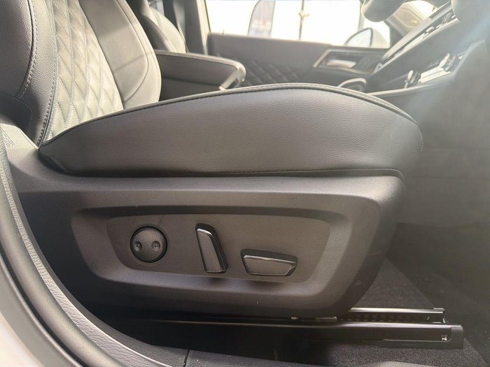 2025 Mitsubishi Outlander PHEV Exceed