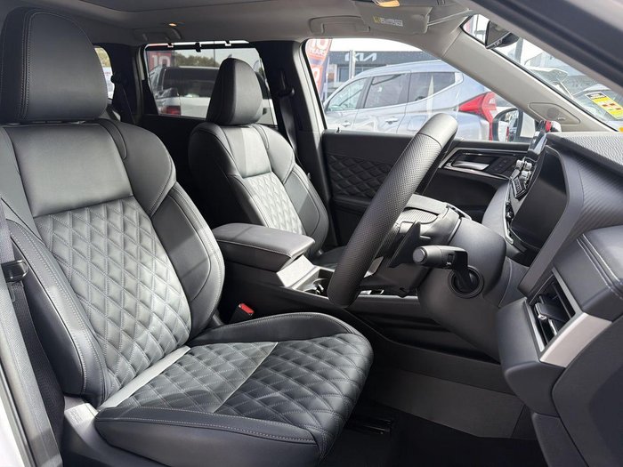 2025 Mitsubishi Outlander PHEV Exceed