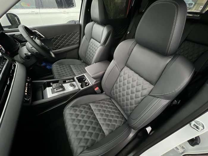 2025 Mitsubishi Outlander PHEV Exceed