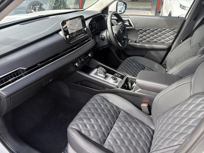 2025 Mitsubishi Outlander PHEV Exceed