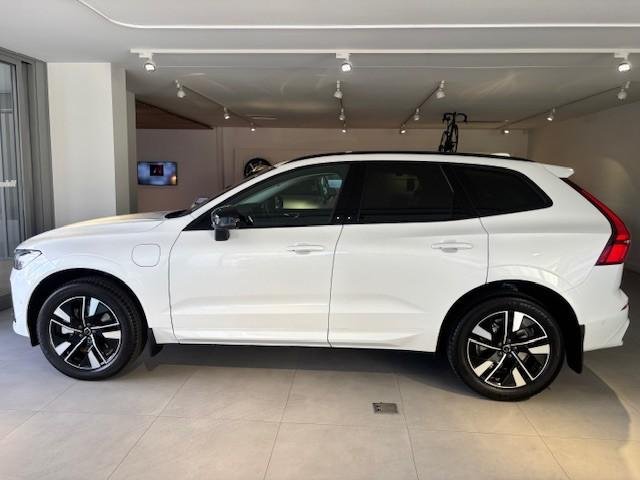 2025 Volvo XC60 Plus T8 Plug-In Hybrid Dark