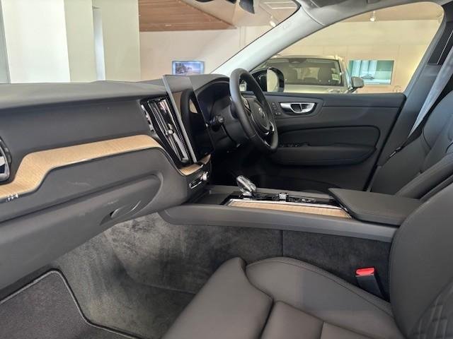 2025 Volvo XC60 Plus T8 Plug-In Hybrid Dark