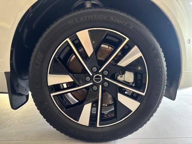 2025 Volvo XC60 Plus T8 Plug-In Hybrid Dark